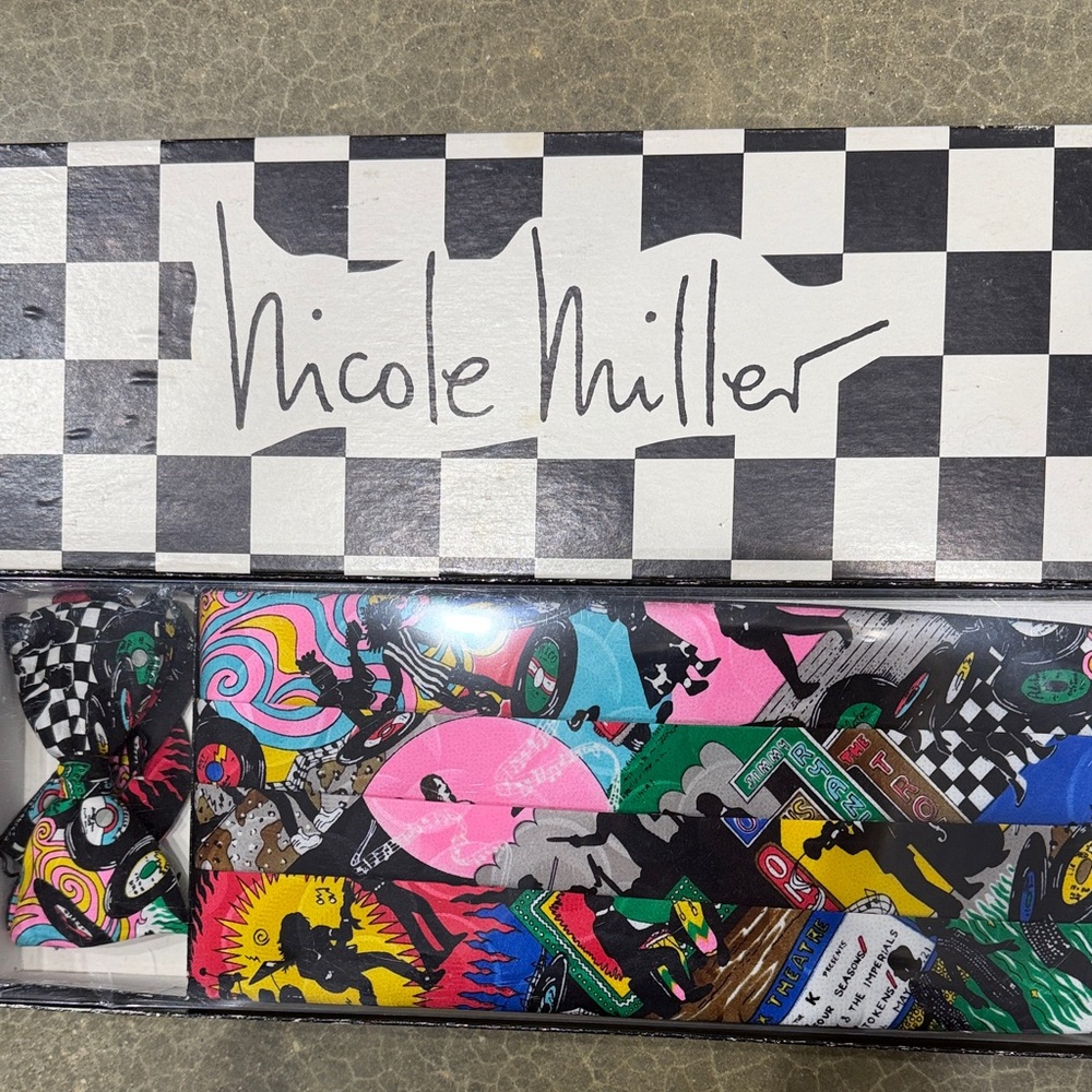 Nicole Miller Neck Tie & Cummerbund
